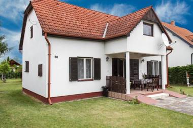 Familia Nyaraló 117