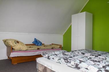 Familia Nyaraló 117