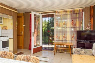 Familia Nyaraló 180