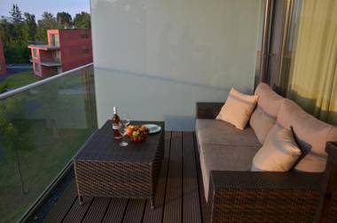 Modern Apartment with Lake View