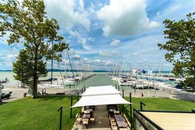 BL YachtClub & Apartments