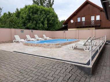 11 féröhelyes apartman