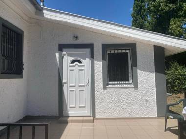 Holiday Apartmanház