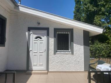 Holiday Apartmanház