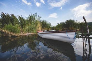 Csónakos ház / The boat house