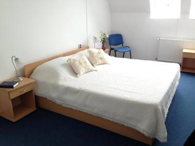 Huszár Panzió és Étterem