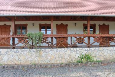 Ócsárdi Tópanzió