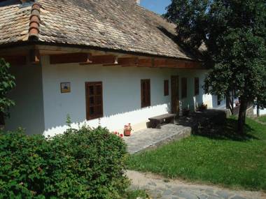 Hollóköves Vendégházak