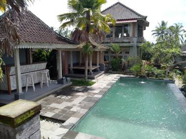 Uma Caming Villas & Gym