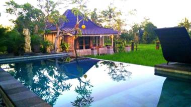 Uma Caming Villas & Gym