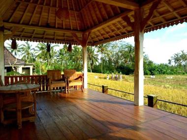 Uma Caming Villas & Gym