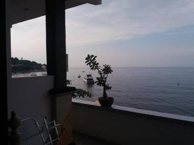 Warung Jemeluk & Home Stay