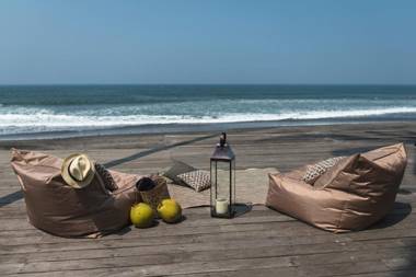 Absolute Beachfront Villa Laut