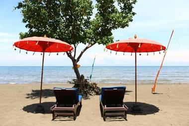 2bed Beachfront Pool house at Lovina Beachhouse