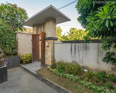 Big Pineapple Villa - 3 Bedroom