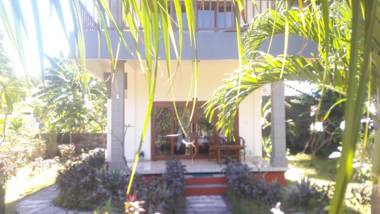 Warung Pantai Bungalows