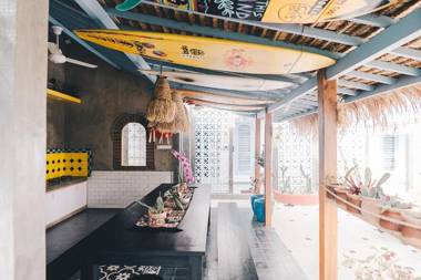 Sunflower Stay And Surf