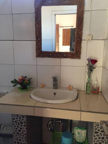 Barclona guesthouses lovina