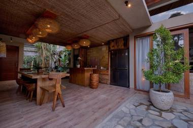 4BR Villa with Pool close to Ubud Center