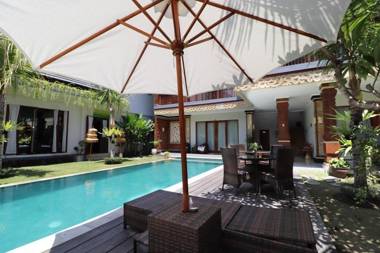 EightBR Brand New Villa with Pool in Canggu