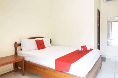 RedDoorz near Buleleng Harbour 2