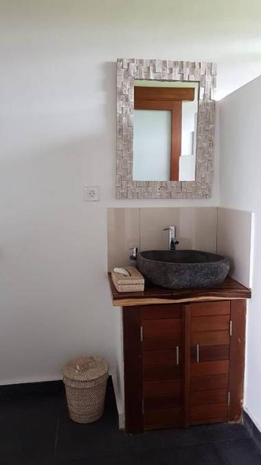 Green Coconut Cottage