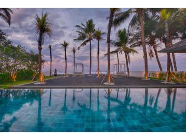 5BR Stuning Private Beach