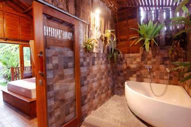 Kubu Kayana Batuan 3 Bedroom With BathTub