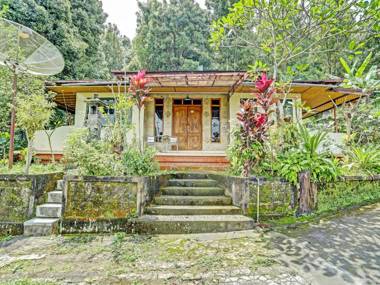 OYO Homes 91094 Desa Wisata Banyuatis