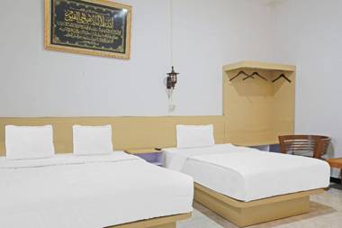 OYO 90221 Makarim Guest House Syariah