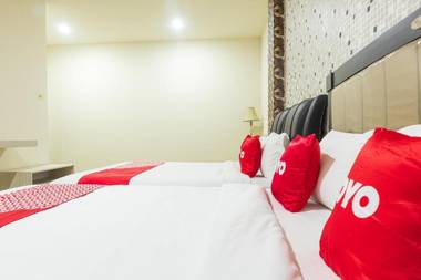 OYO 1977 Harvest Residence