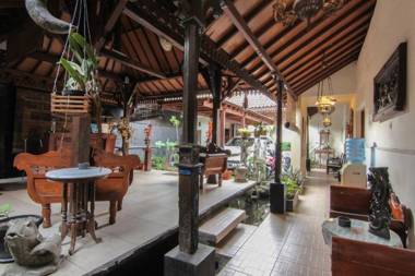 RedDoorz near Galeria Mall 2