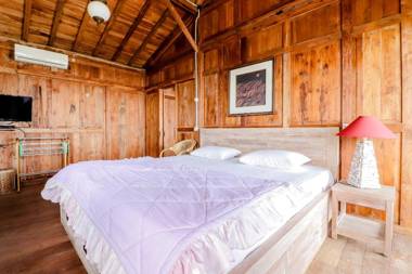 Adinda Beach Hotel and Villa