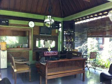 OYO 804 Ndalem Maharani Guest House