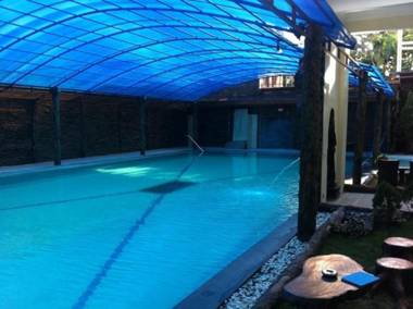 Hotel Savitri Country