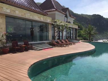 Queen of The South Resort