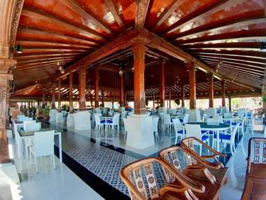 Queen of The South Resort