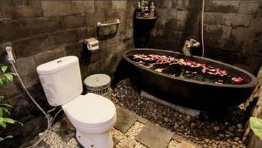 Astuti Gallery Homestay