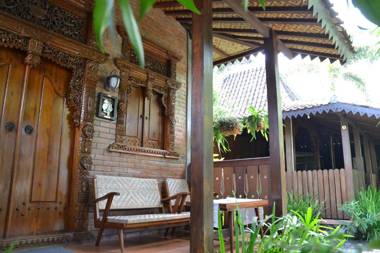 Ndalem Suryo Saptono Guest House