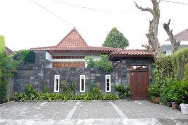 Puri Langenarjan Guesthouse