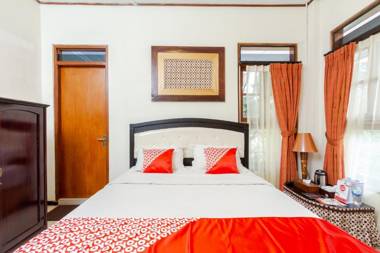 OYO 261 Sasono Putro Guest House