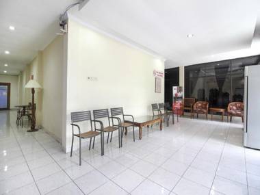 RedDoorz Plus near Stadion Mandala Krida