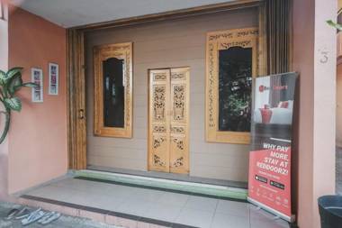 RedDoorz near Plaza Ambarukmo