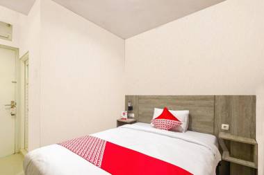 OYO 646 Kvinn Kostel