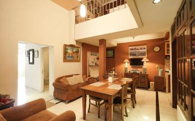 OYO 646 Kvinn Kostel