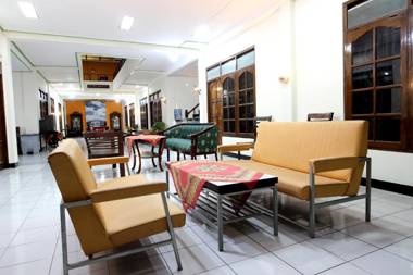 RedDoorz Plus Syariah near Lempuyangan Station 3