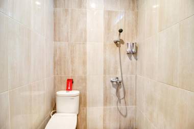 RedDoorz Plus near Lempuyangan Station 4