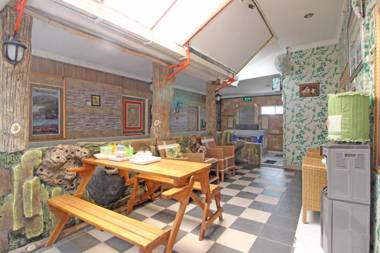 RedDoorz near Mall Ambarukmo Yogyakarta