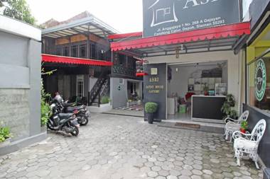 RedDoorz near Terminal Condong Catur