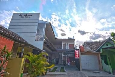 OYO 1226 Al Abror Homestay